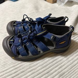 Keen Men’s Hiking Outdoor Sandal Size 6